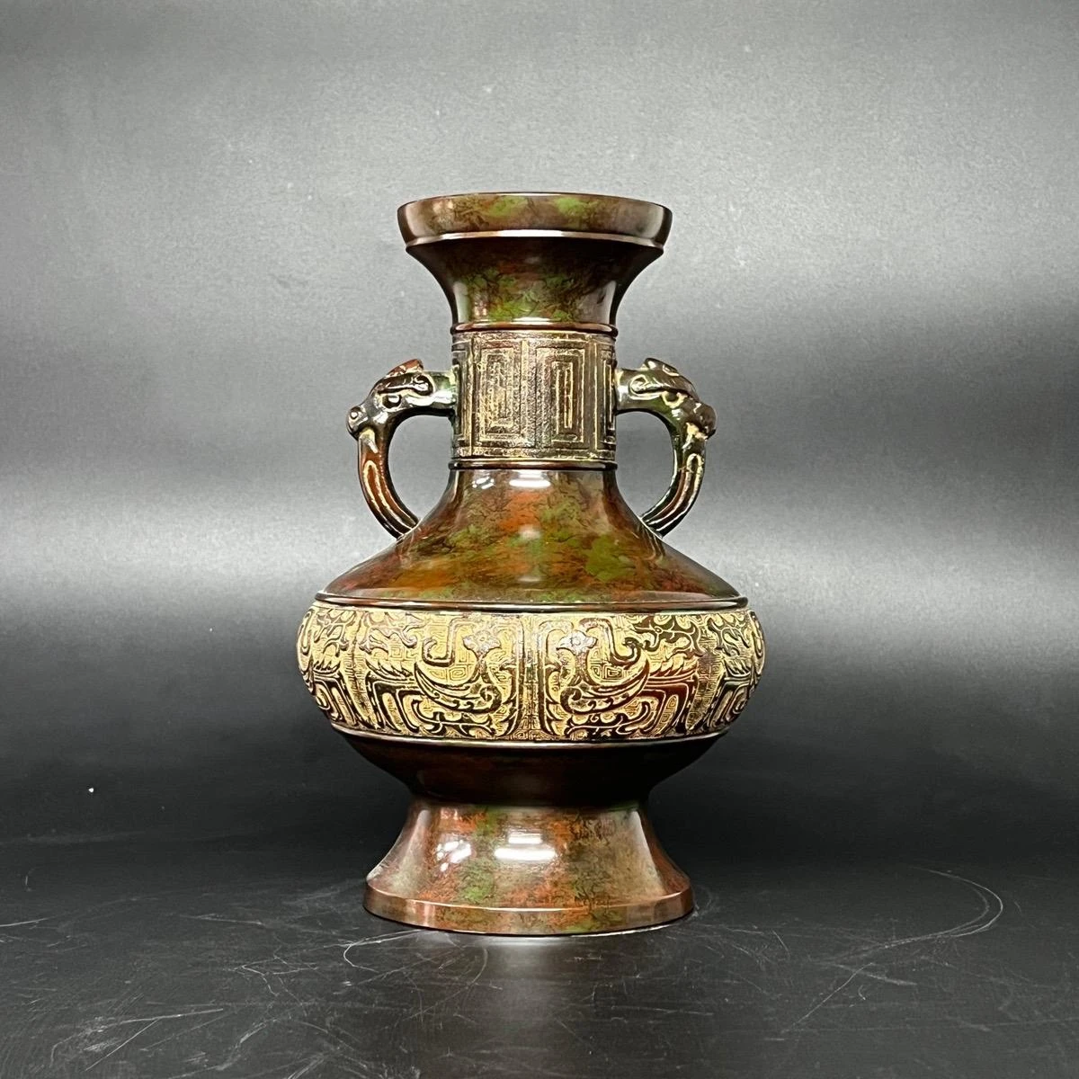 Bình đồng cổ điển